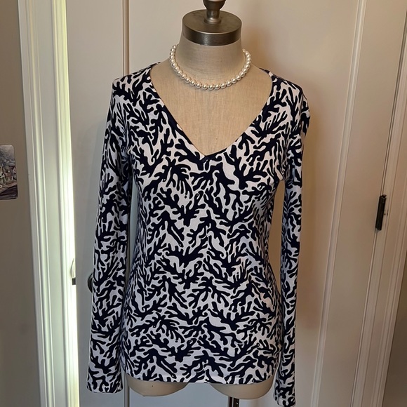 Lilly Pulitzer Navy coral sweater - Picture 1 of 4